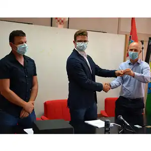 NEL COMUNE DI BRTONIGLA-VERTENEGLIO EFFETTUATA LA CONSEGNA DELL' AUTORITÀ ESECUTIVA