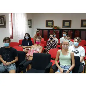 Informazione sul conferimento dei premi agli alunni che hanno conseguito ottimi risultati scolastici nel 2021.