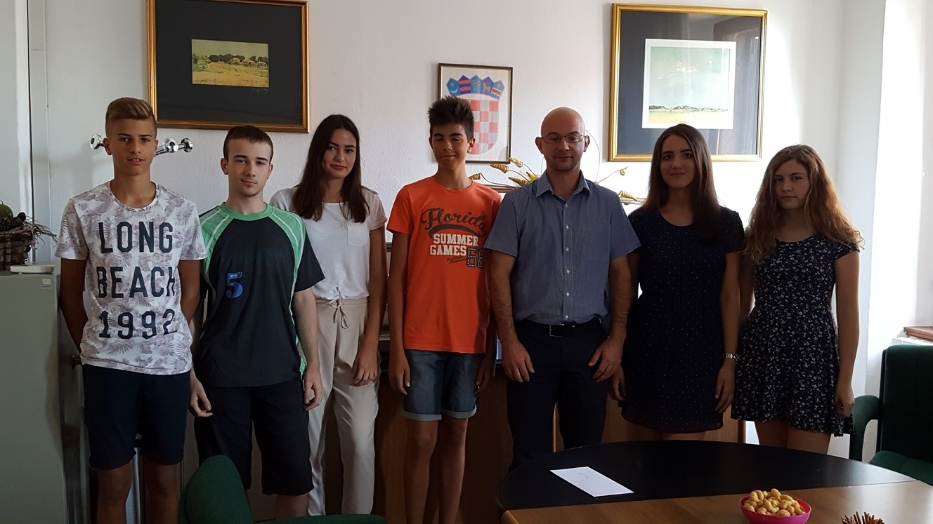 Obavijest o dodjeli nagrada odličnim učenicima